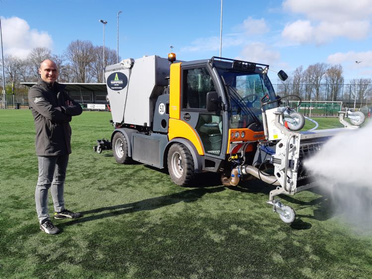 Wij reinigen en keuren uw kunstgrasveld